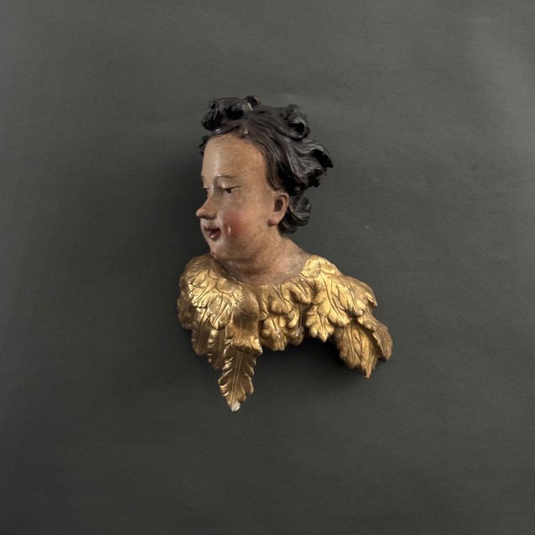 Head of a cherub in carved polychrome and gilded wood, 17th century, entourage of Ignaz Günther