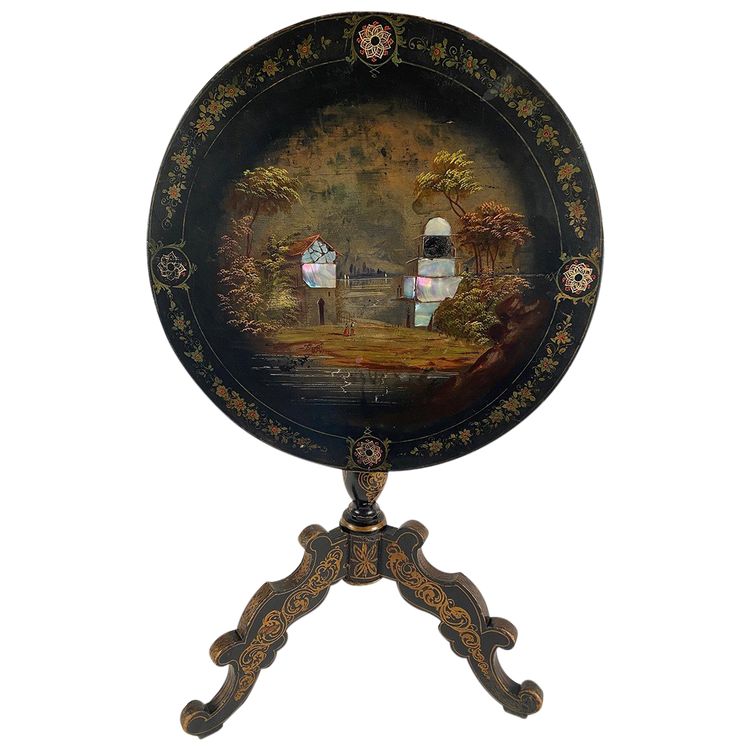 Guéridon basculant Napoléon III, bois laqué noir, décor peint et burgauté