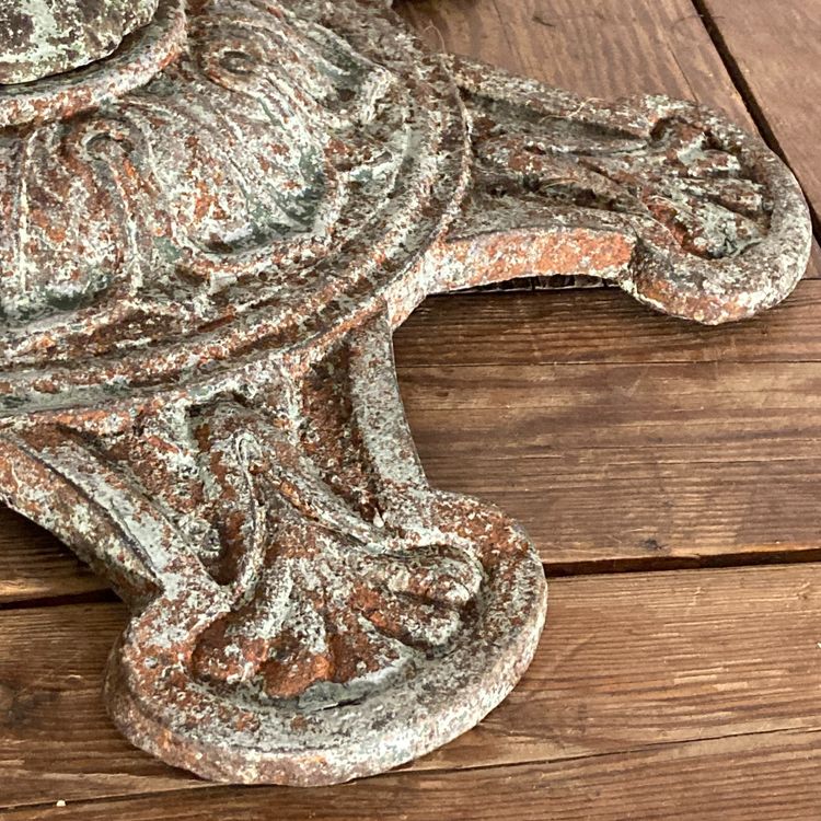 Cast-iron pedestal table XIX