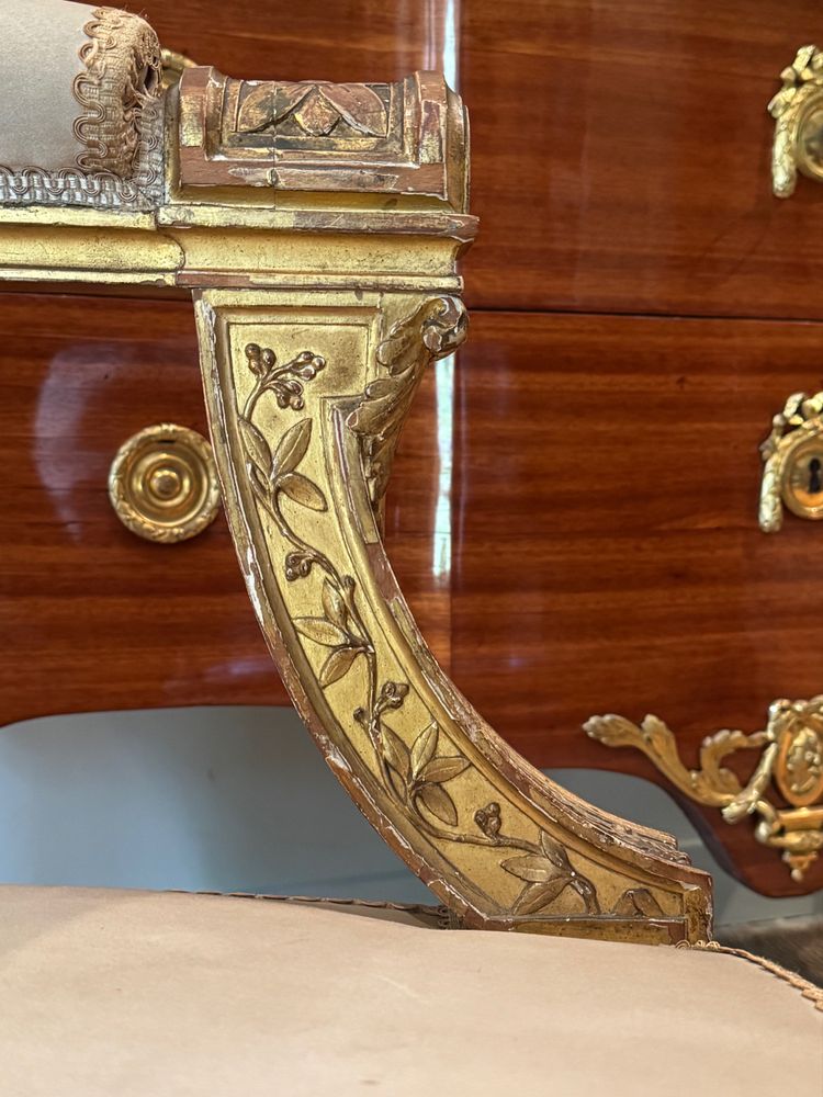 Rare fauteuil d'apparat  en bois doré  d'époque Directoire-Consulat.