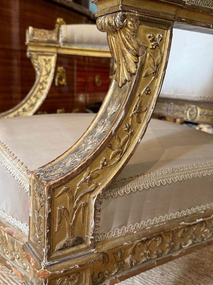 Rare fauteuil d'apparat  en bois doré  d'époque Directoire-Consulat.