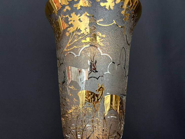Vase en verre soufflé au décor givré et doré – signé Adat