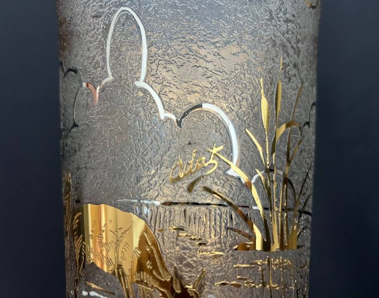 Vase en verre soufflé au décor givré et doré – signé Adat