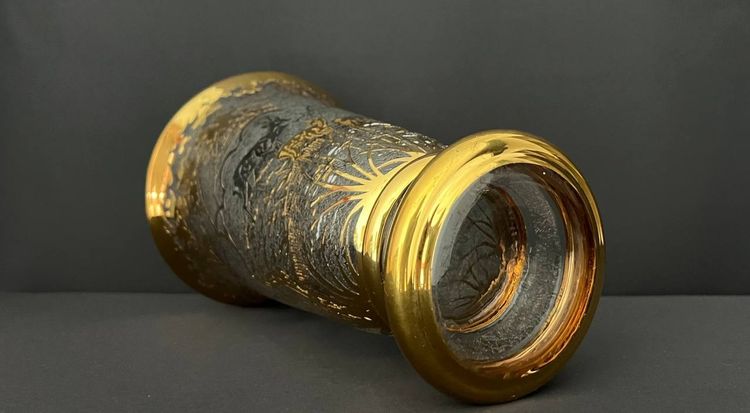 Vase en verre soufflé au décor givré et doré – signé Adat