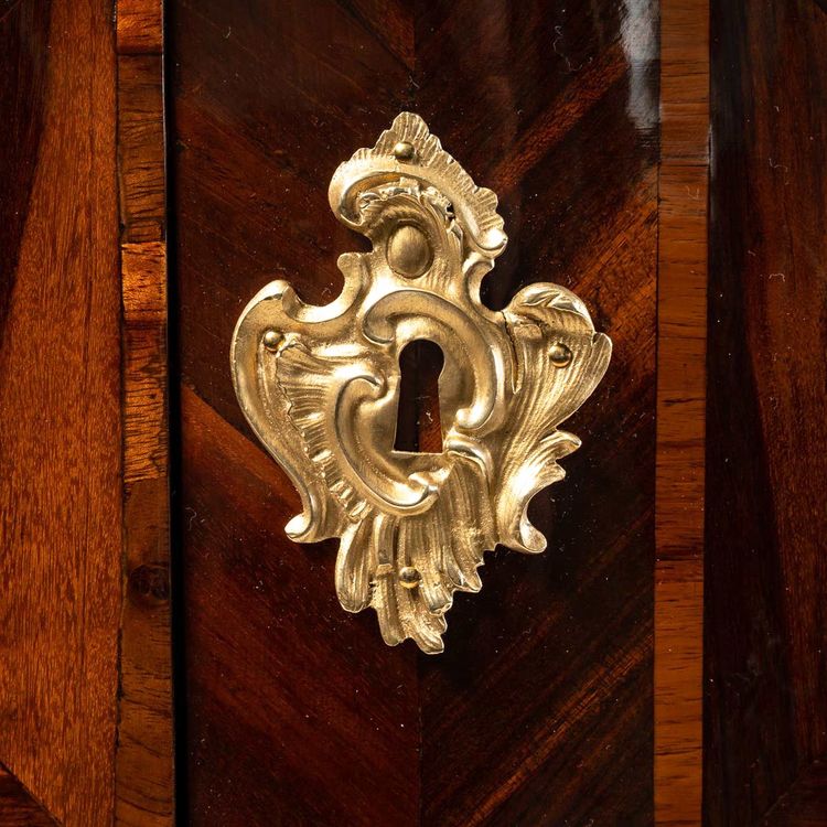 Cassettone d'epoca Luigi XV in legno di raso, palissandro e violetto stampato da Bon Durand