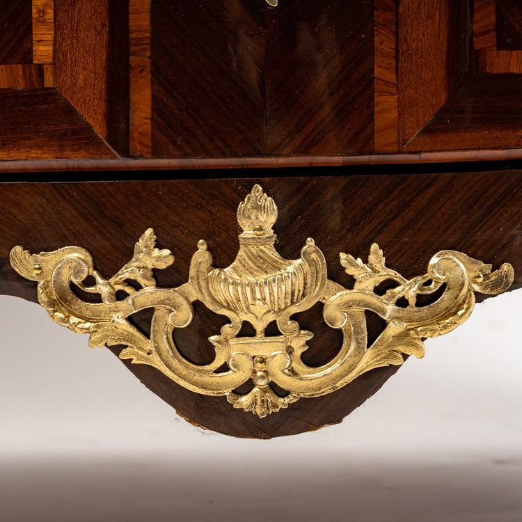 Cassettone d'epoca Luigi XV in legno di raso, palissandro e violetto stampato da Bon Durand