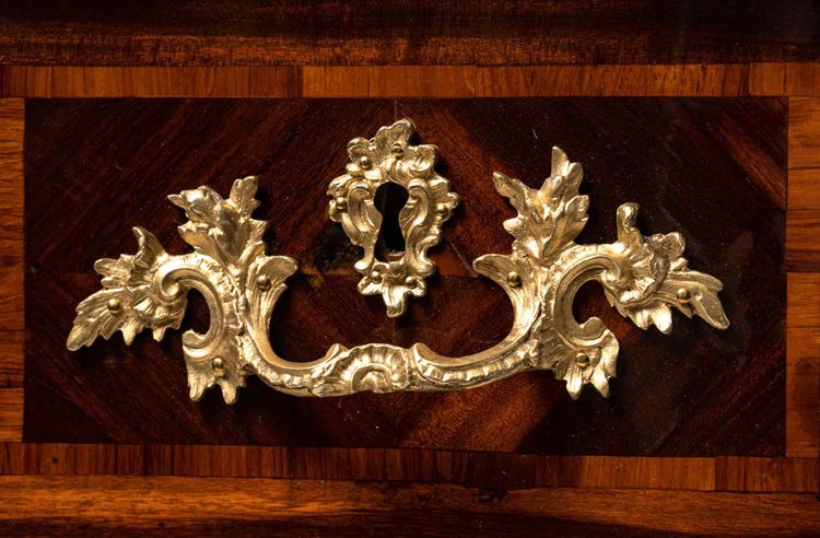 Cassettone d'epoca Luigi XV in legno di raso, palissandro e violetto stampato da Bon Durand