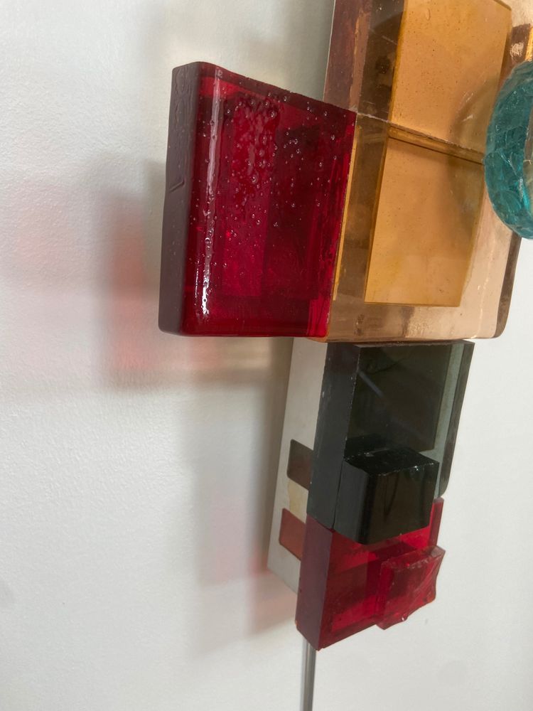 Light sculpture or wall lamp in colored glass.