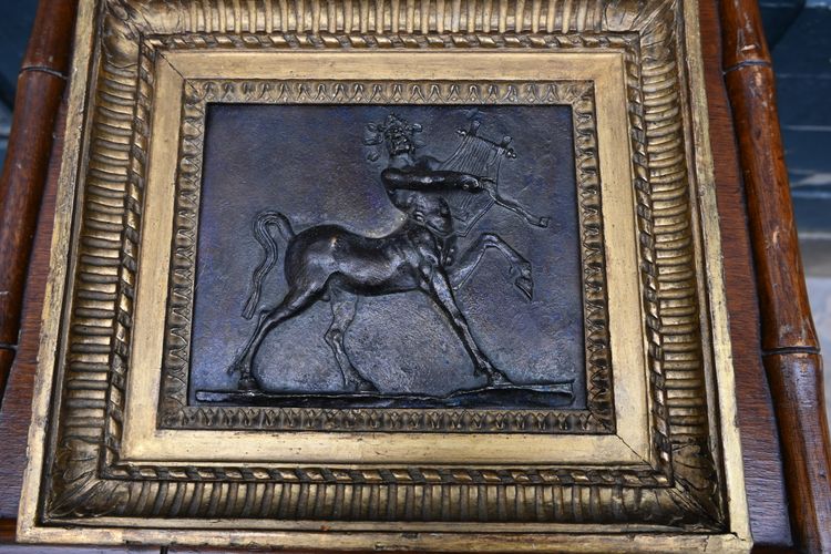 coppia di targhe in bronzo con centauri Italia XIX