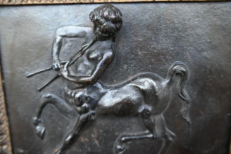 coppia di targhe in bronzo con centauri Italia XIX