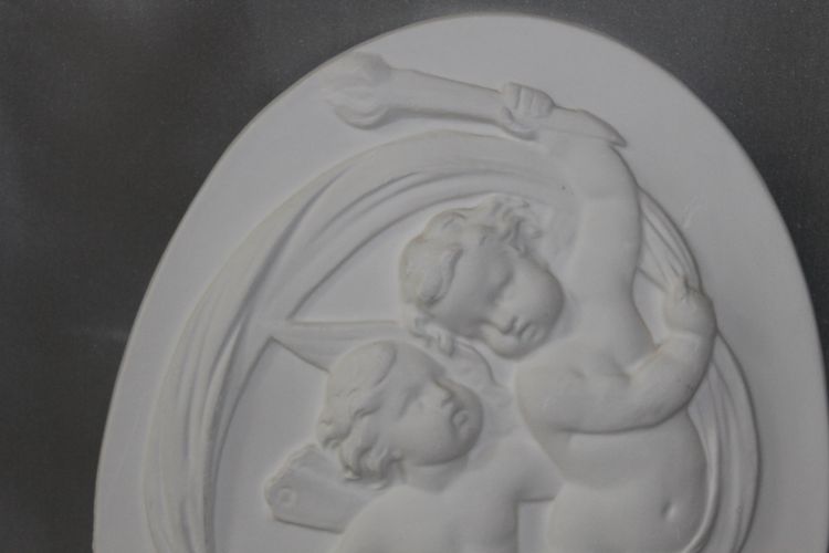 Pair of plaster bas-reliefs decorated with cherubs in the Louis XVI style, 20th century.