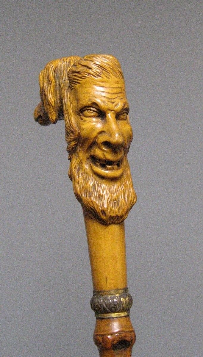 Canne d'Art Populaire Pommeau En Buis Sculpté d'Une Tête De Grotesque Et d'Une Tête De Chien. 