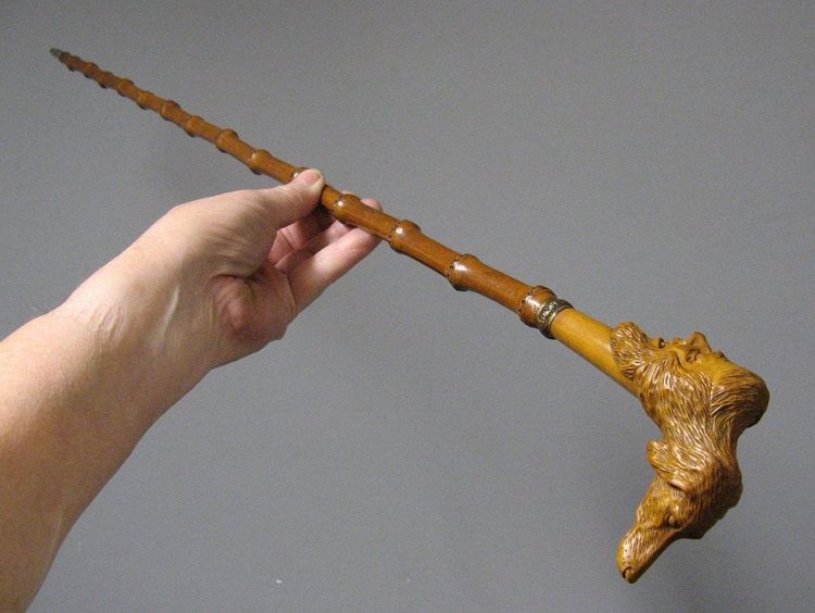 Canne d'Art Populaire Pommeau En Buis Sculpté d'Une Tête De Grotesque Et d'Une Tête De Chien. 