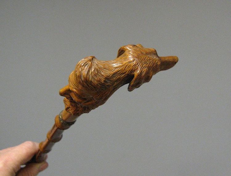 Canne d'Art Populaire Pommeau En Buis Sculpté d'Une Tête De Grotesque Et d'Une Tête De Chien. 