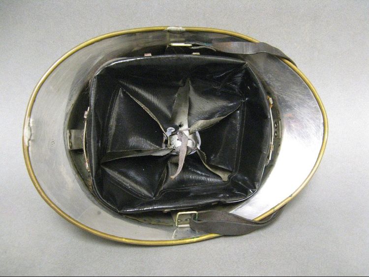 Casque De Pompier De La Ville De Paris Mle 33.