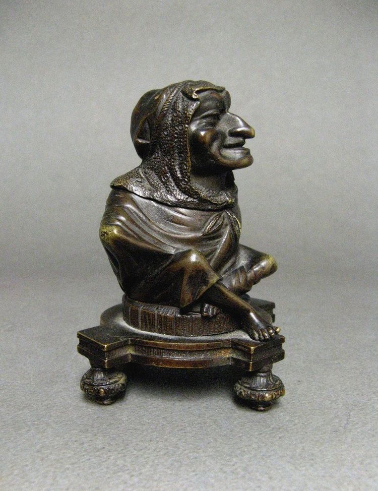 Scultura in bronzo a calamaio decorata con un nano o uno gnomo XIX secolo.