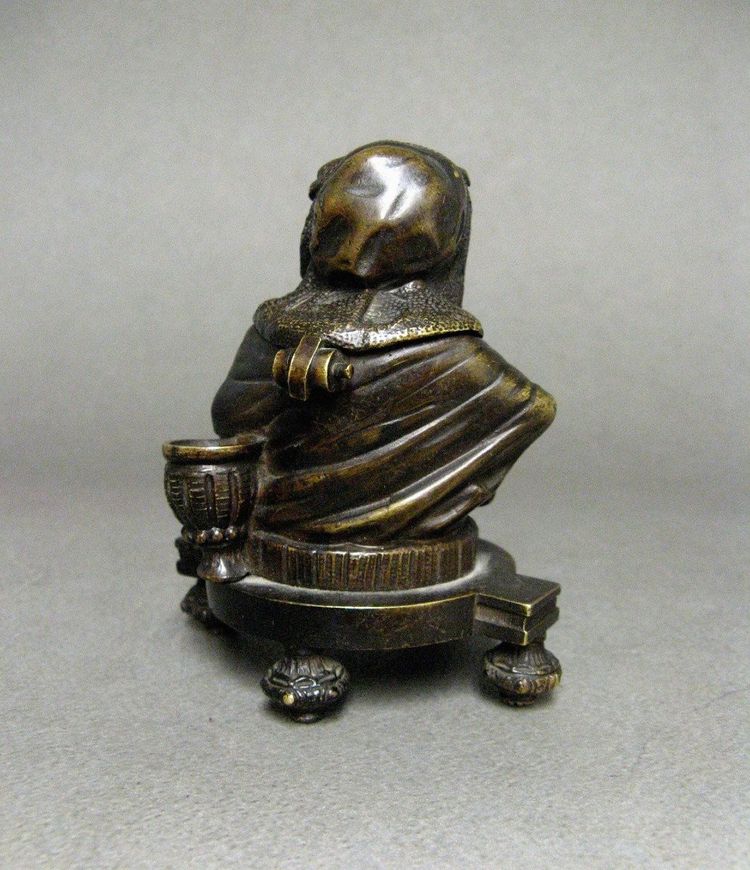 Scultura in bronzo a calamaio decorata con un nano o uno gnomo XIX secolo.
