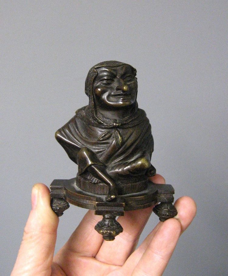 Scultura in bronzo a calamaio decorata con un nano o uno gnomo XIX secolo.