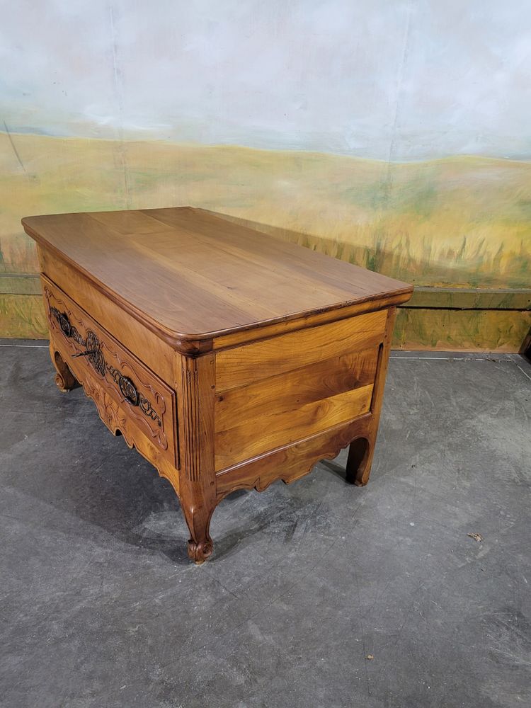 Petit commode époque XVIII ème en merisier