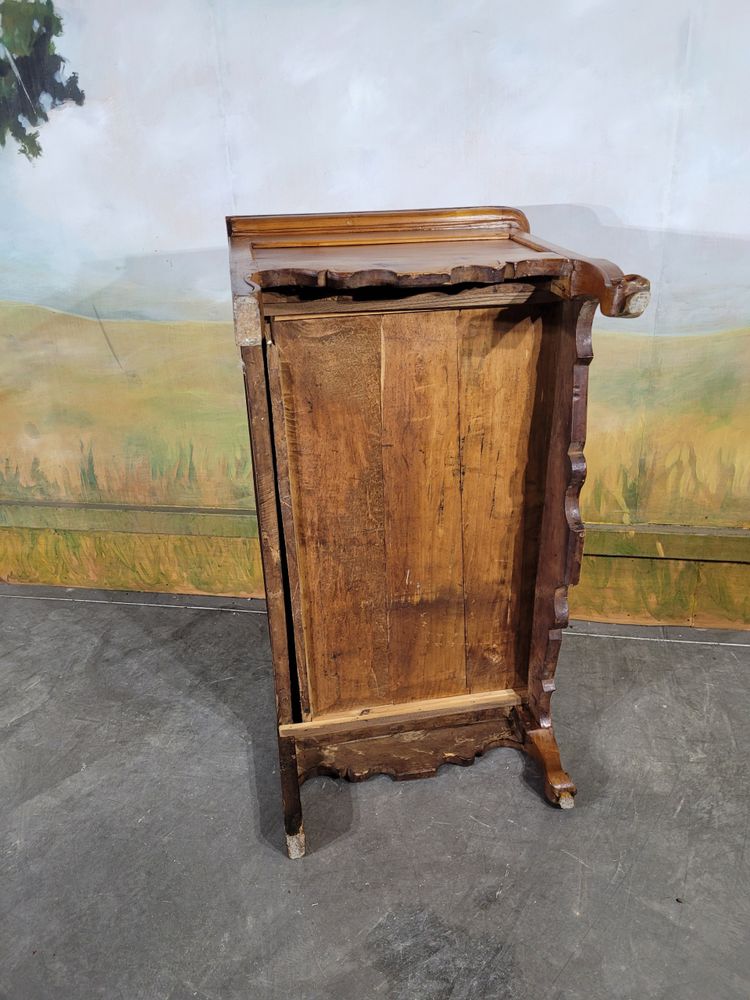 Petit commode époque XVIII ème en merisier