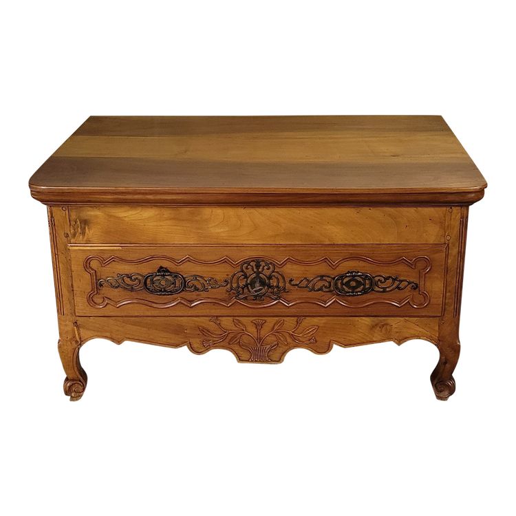 Petit commode époque XVIII ème en merisier