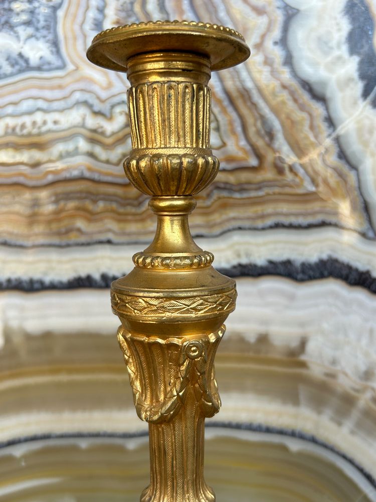 Coppia di candelieri in bronzo dorato in stile Luigi XVI - Flambeaux XIX secolo