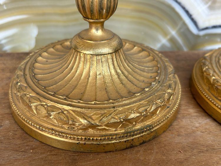 Coppia di candelieri in bronzo dorato in stile Luigi XVI - Flambeaux XIX secolo
