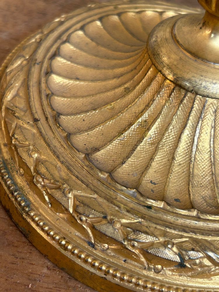 Coppia di candelieri in bronzo dorato in stile Luigi XVI - Flambeaux XIX secolo
