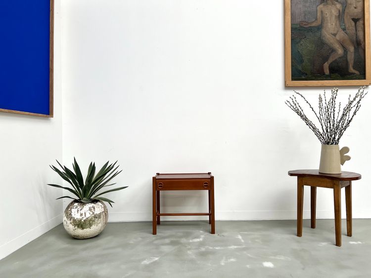 Comodino in teak intagliato, Arne Wahl Iversen