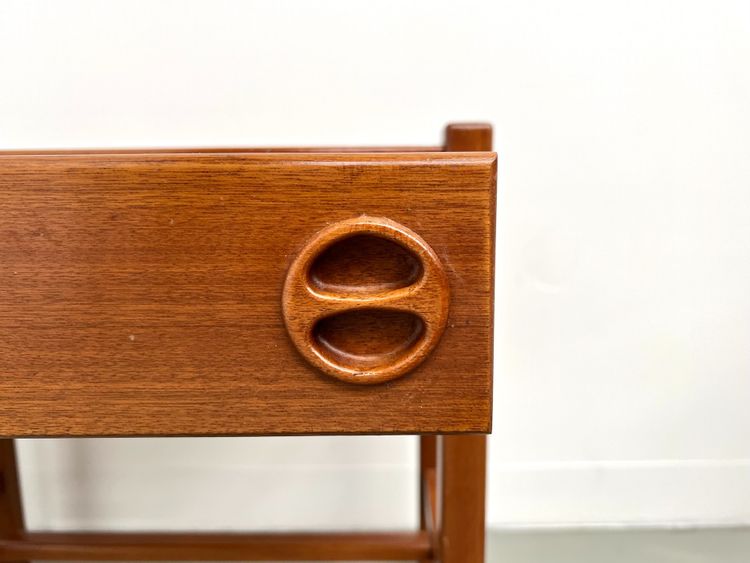 Comodino in teak intagliato, Arne Wahl Iversen