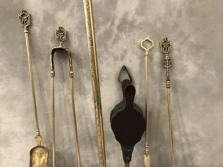 Antico caminetto in bronzo e ottone del XIX secolo