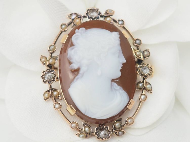 Alte Kamee-Brosche auf Karneol in Roségold mit Diamanten und feinen Perlen
