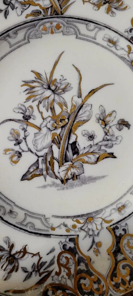 Set of 6 plates plus 1 in early 20th century English porcelain