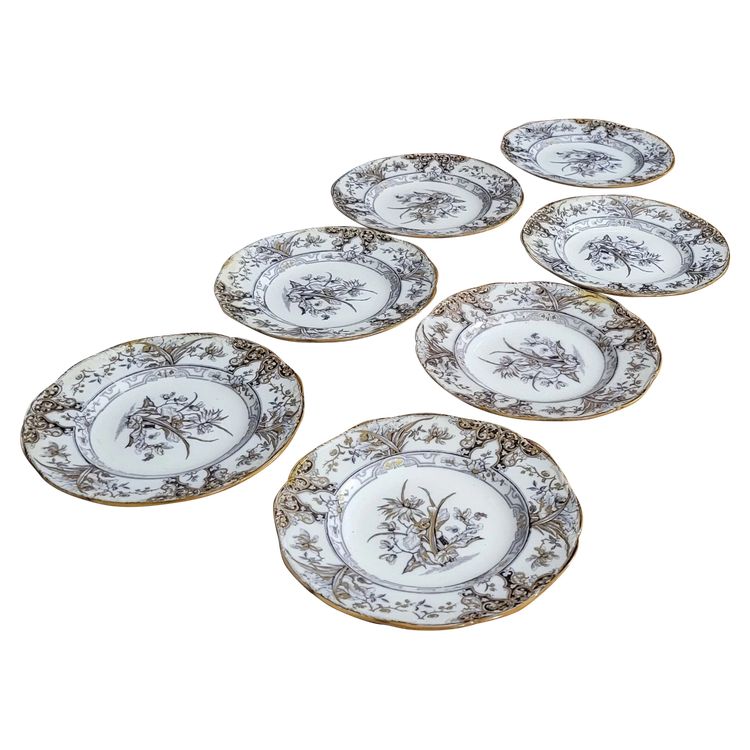 Set of 6 plates plus 1 in early 20th century English porcelain