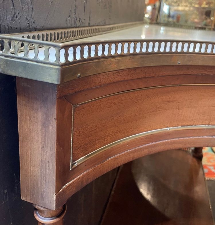 Console Louis XVI en acajou de forme convexe