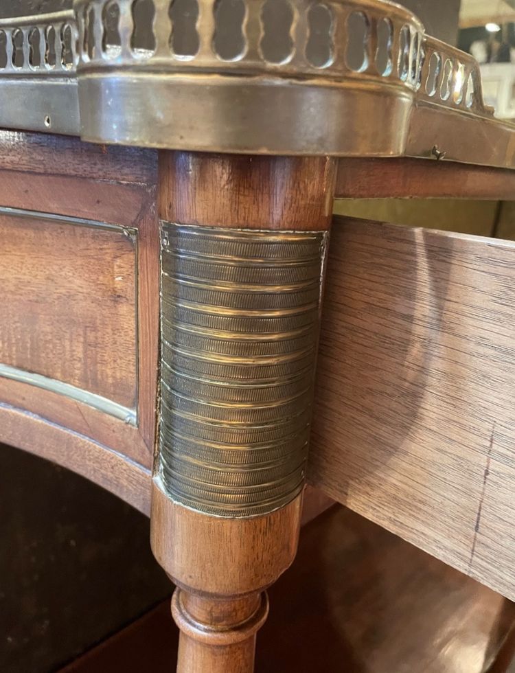 Console Louis XVI en acajou de forme convexe