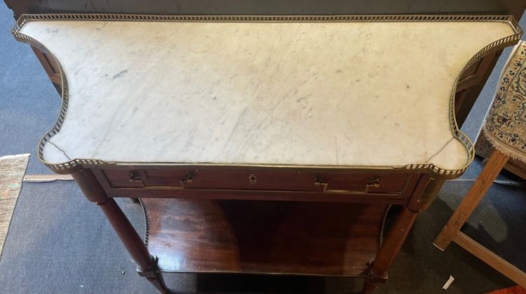 Console Louis XVI en acajou de forme convexe