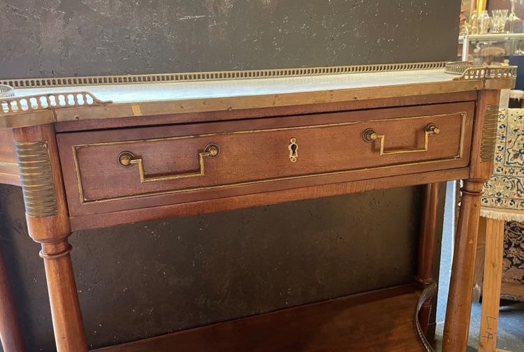 Console Louis XVI en acajou de forme convexe