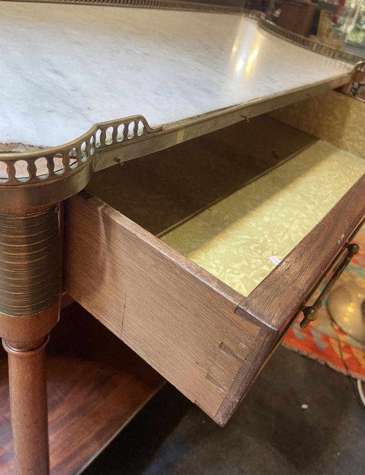 Console Louis XVI en acajou de forme convexe