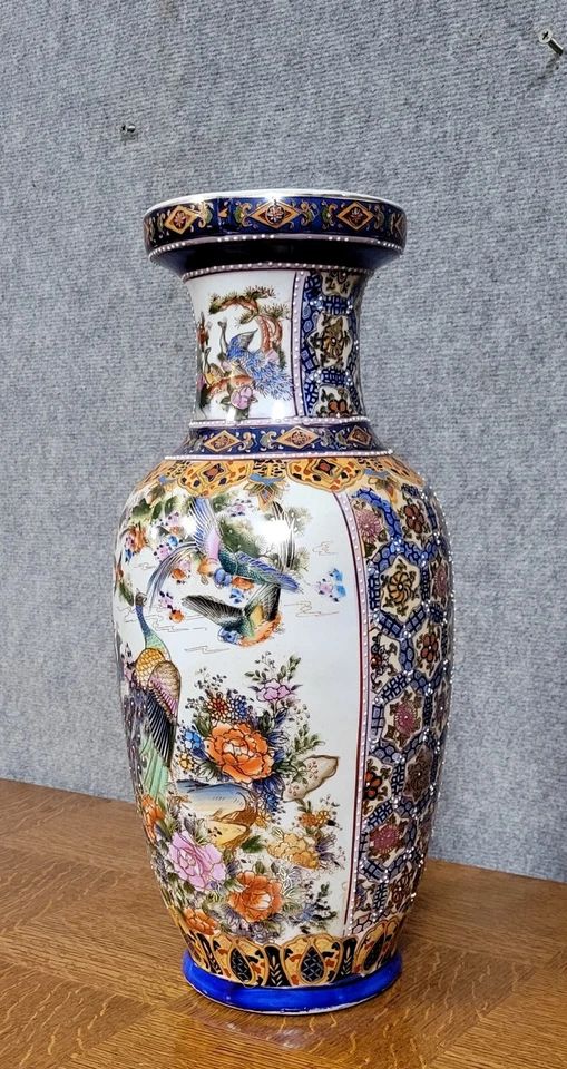 Asie XXeme : grand vase en porcelaine 