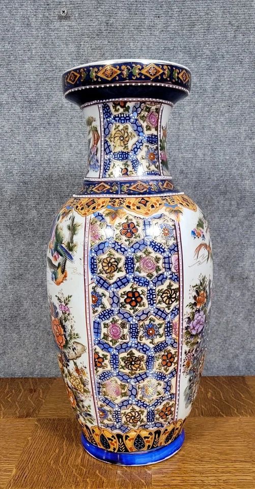 Asie XXeme : grand vase en porcelaine 