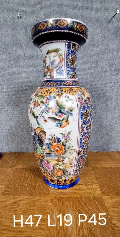 Asie XXeme : grand vase en porcelaine 