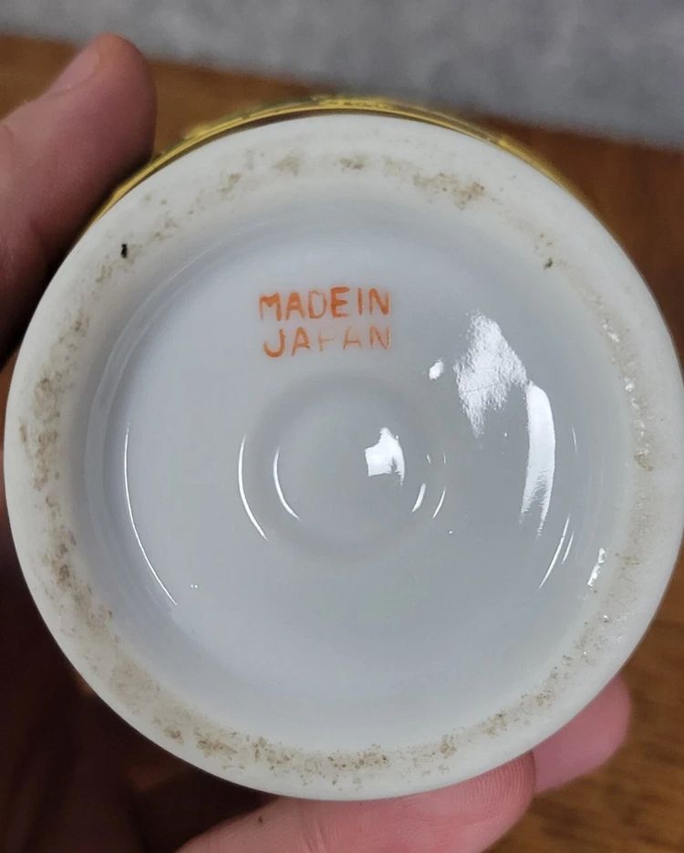Asie XXeme : paire de vases en porcelaine émaillée de Satsuma