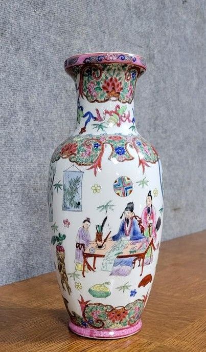 Asie XXeme : important vase en porcelaine   
