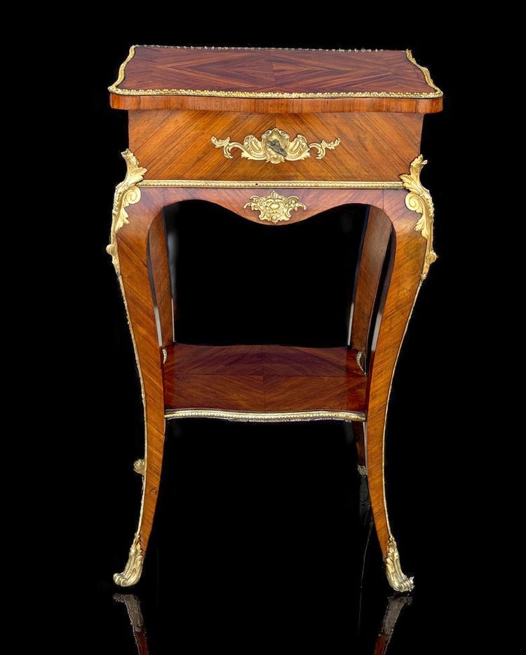 TABLE D APPOINT EN MARQUETERIE ORNÉE DE BRONZE DORÉ ÉPOQUE NAPOLÉON III