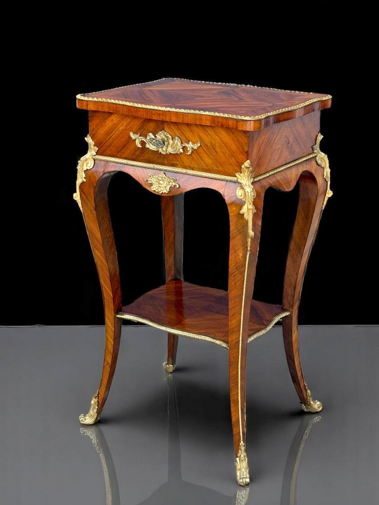 TABLE D APPOINT EN MARQUETERIE ORNÉE DE BRONZE DORÉ ÉPOQUE NAPOLÉON III