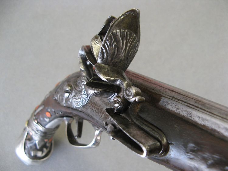 Pistola orientale a pietra focaia Impero Ottomano XIX secolo.