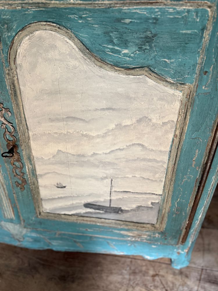 Buffet dressoir Louis XV datant du 18e siècle belle patine et peinture marine