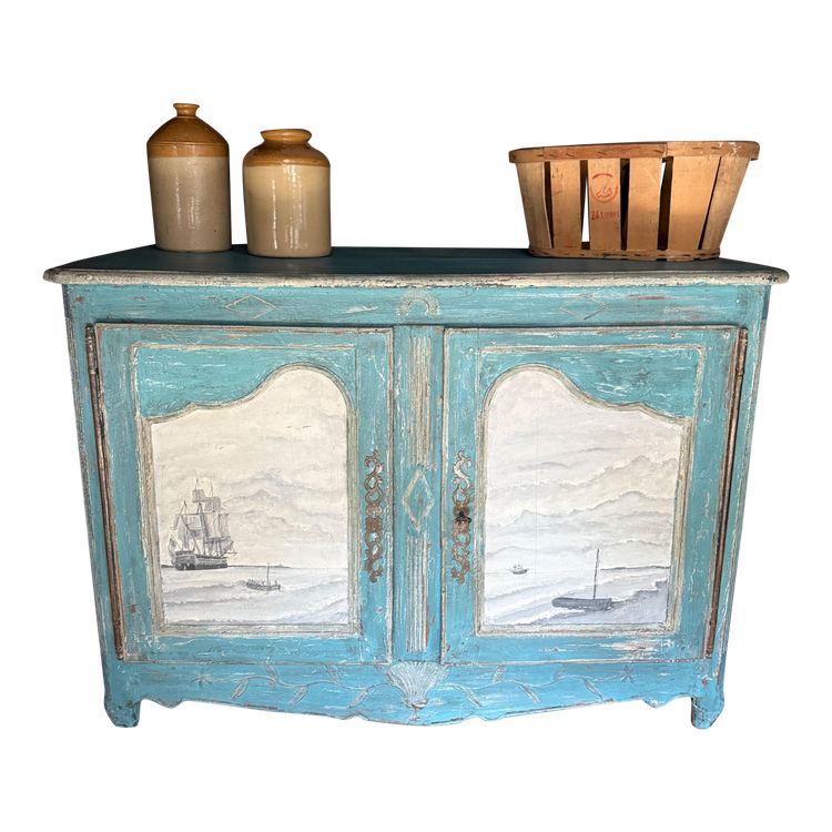 Buffet dressoir Louis XV datant du 18e siècle belle patine et peinture marine