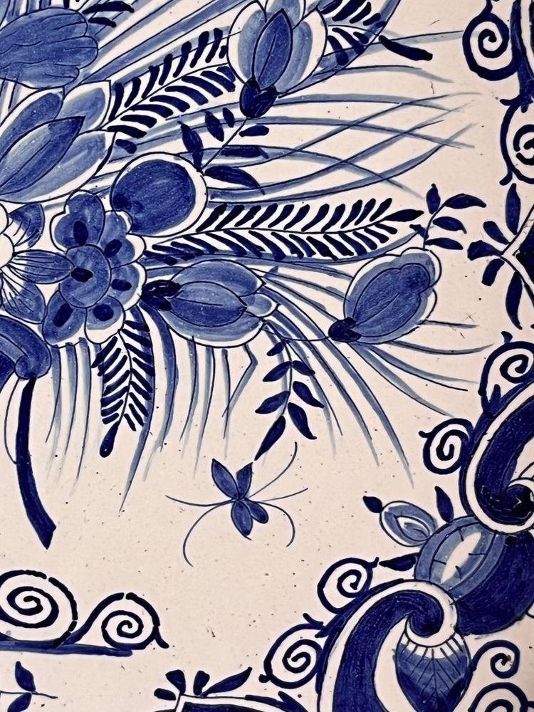 Piatto di Delft del XVIII secolo della bottega "La hache de porcelaine
